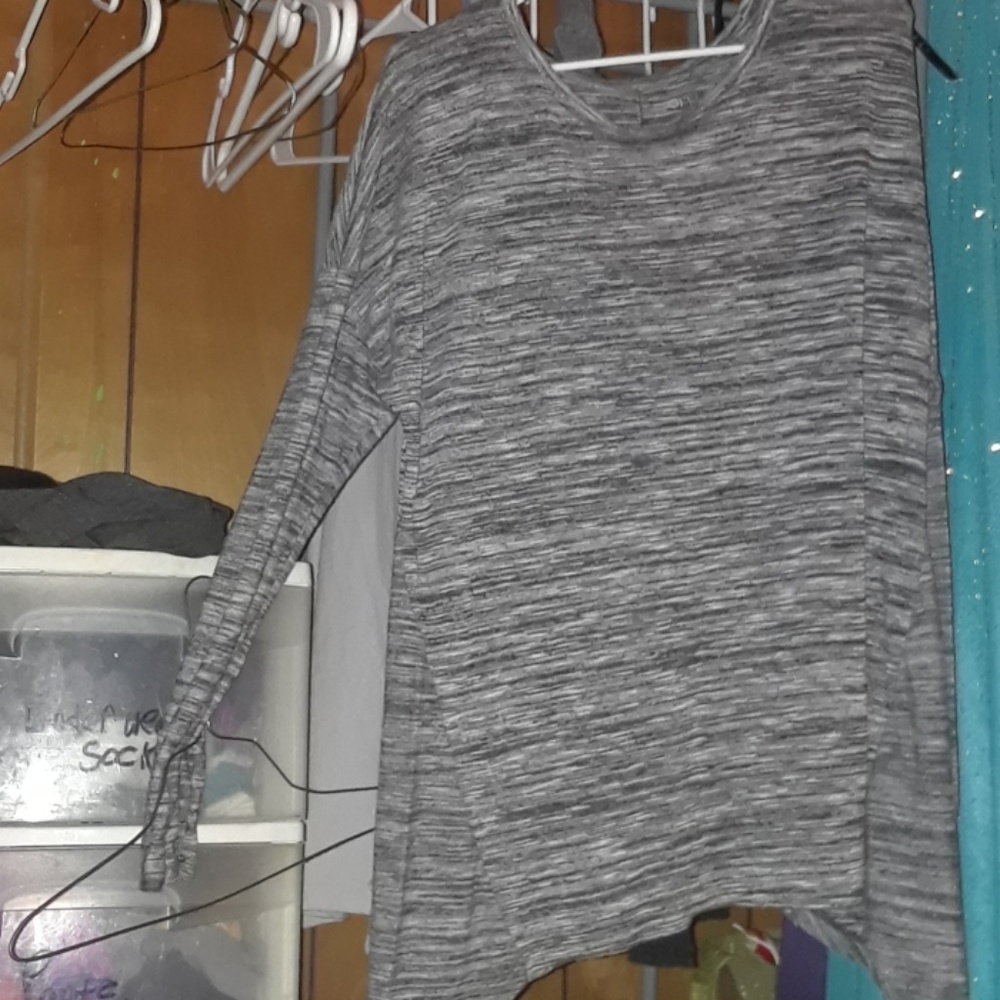 A lomg sleeve shirt